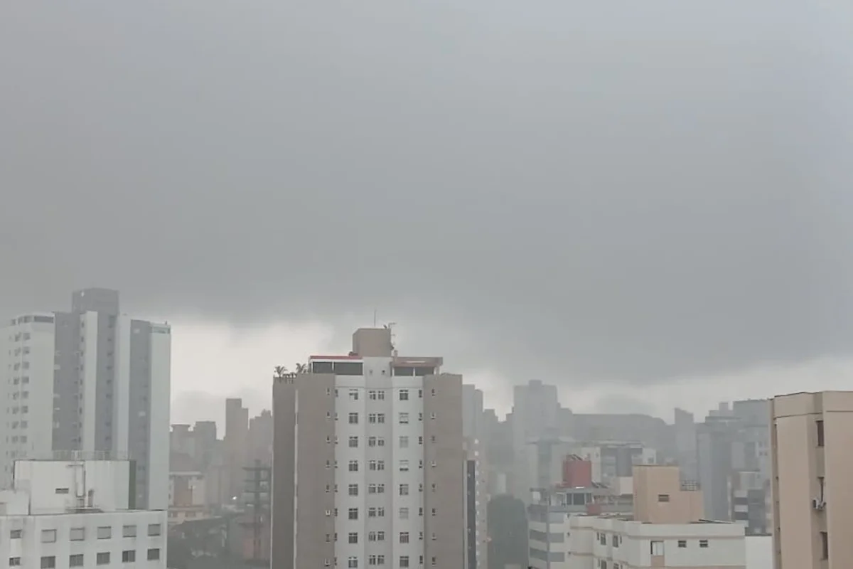 Domingo de 2º turno terá calor e chuva em BH; veja a previsão