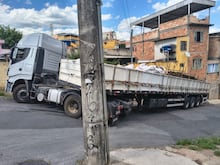Motorista sem CNH atropela idosa, foge e é liberado após prisão em MG; vídeo flagrou acidente