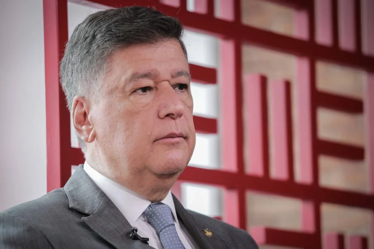 Derrotado, Carlos Viana acusa Nikolas de ter pensado "na própria vaidade"