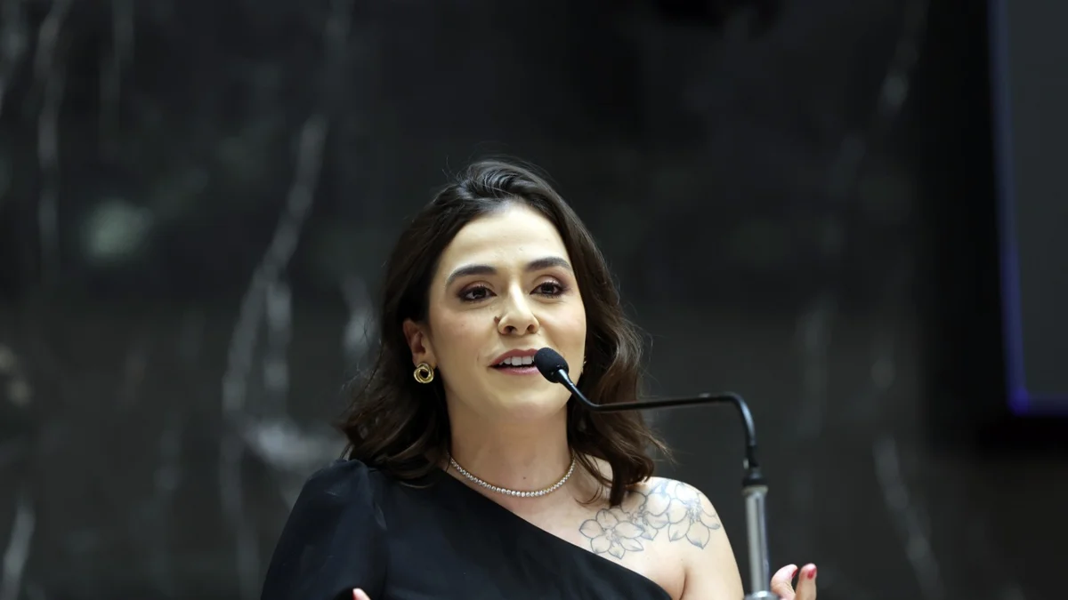 Lohanna repreende Nikolas após debate: "Menino mais mal educado da sala"