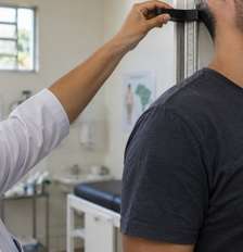 Faixas variam conforme a altura, mas não definem peso ideal. Foto: Imagem gerada por inteligência artificial / Catraca Livre