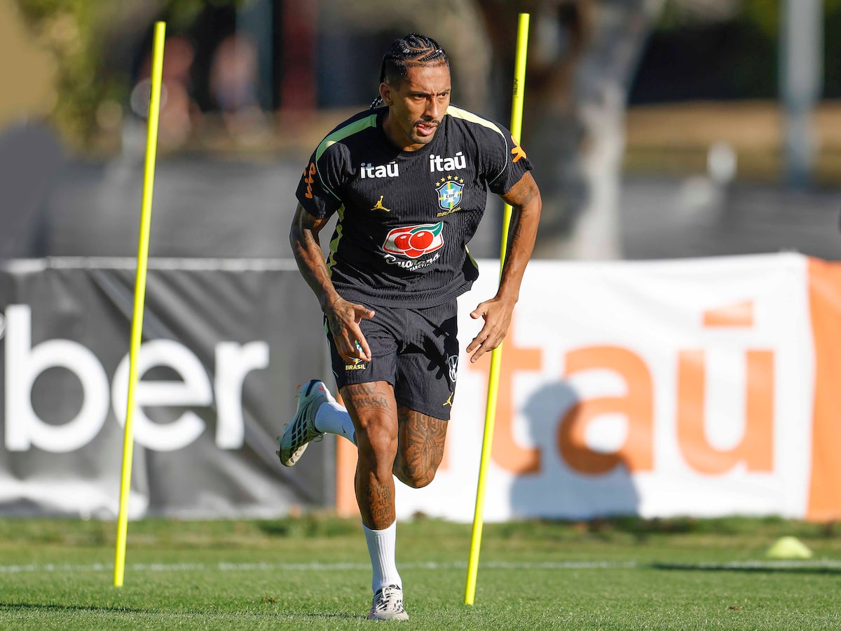 Raphinha desfalca Barcelona em dois jogos e Flick questiona viagem da seleção à Austrália