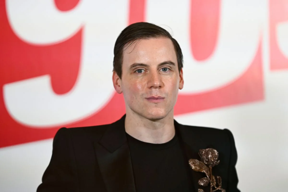 Seán McGirr deixa direção da McQueen após passagem marcada por desafios