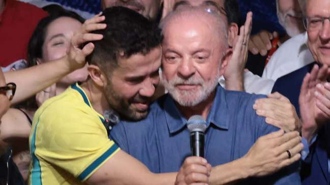O que fez Lula vencer Flávio Bolsonaro em virada histórica? Especialistas comentam