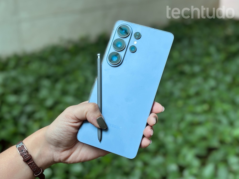 Topo de linha da Samsung reúne ficha técnica robusta e caneta stylus, com preço que permite comprar até duas unidades pelo valor de um reparo no iPhone Duo — Foto: Ana Loubak/TechTudo