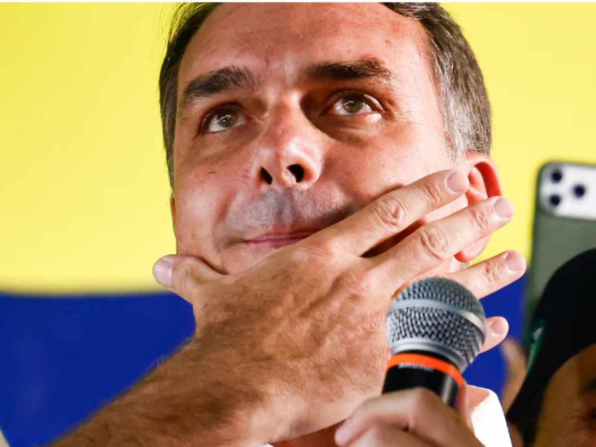 Flávio disse que não sairia do País e entregaria o passaporte à PF um dia antes de fugir