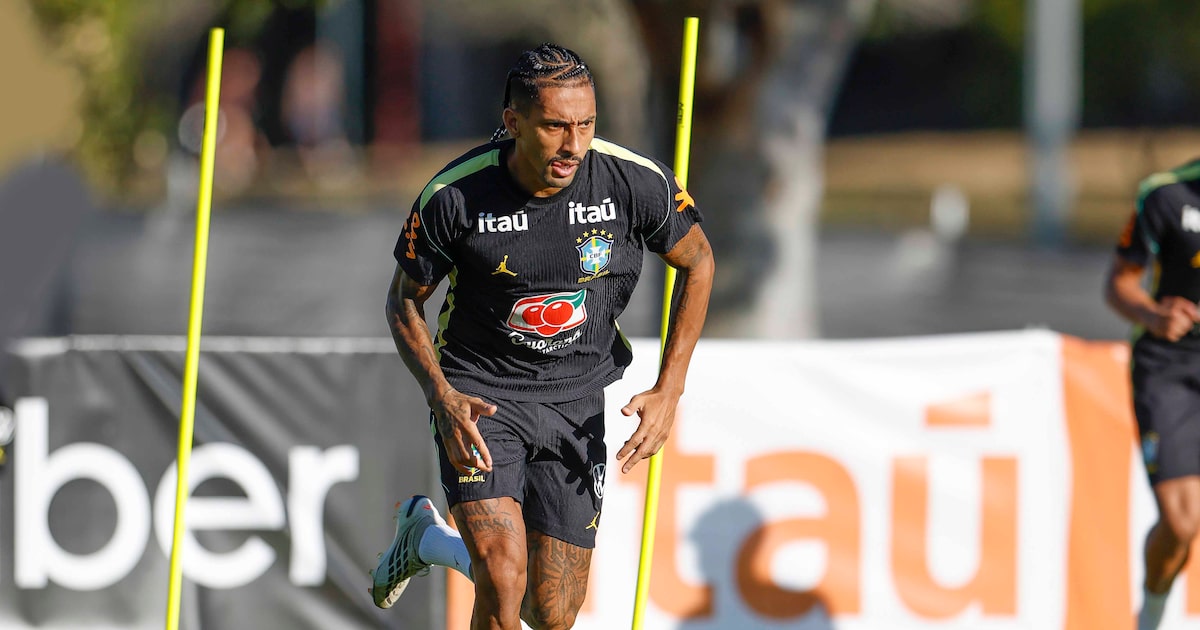 Raphinha desfalca Barcelona em dois jogos e Flick questiona viagem da seleção à Austrália