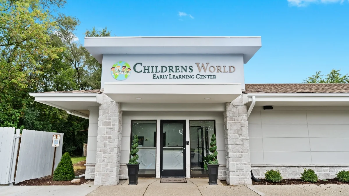 EUA: pais são indiciados após criança de 3 anos levar arma para a creche