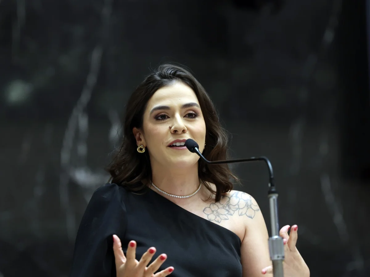 Lohanna repreende Nikolas após debate: "Menino mais mal educado da sala"